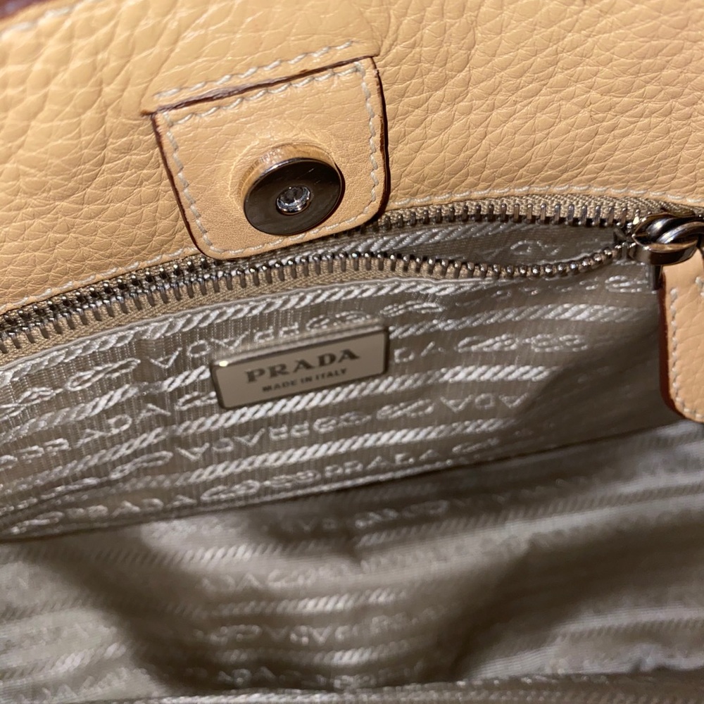 Prada purse authentic - Picture 2 of 11